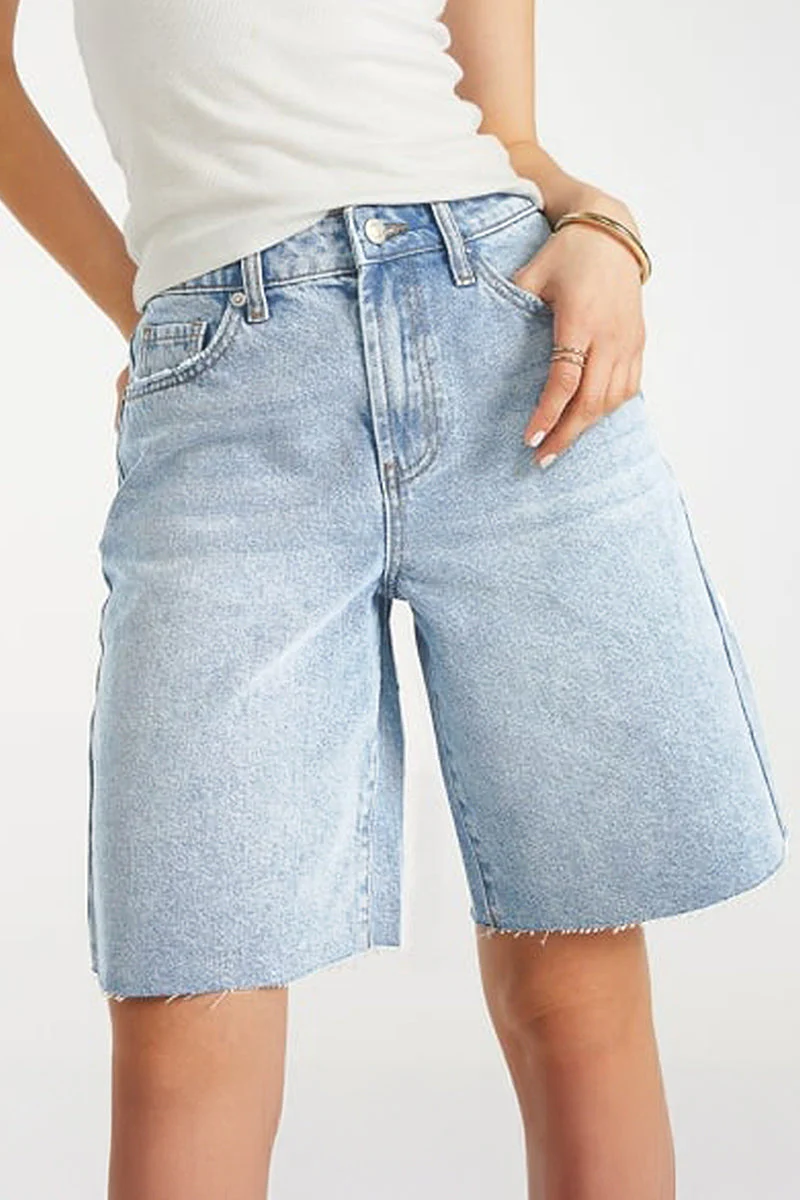 Katchme Mid-Rise Tassel Hem Baggy Denim Shorts - Image 3