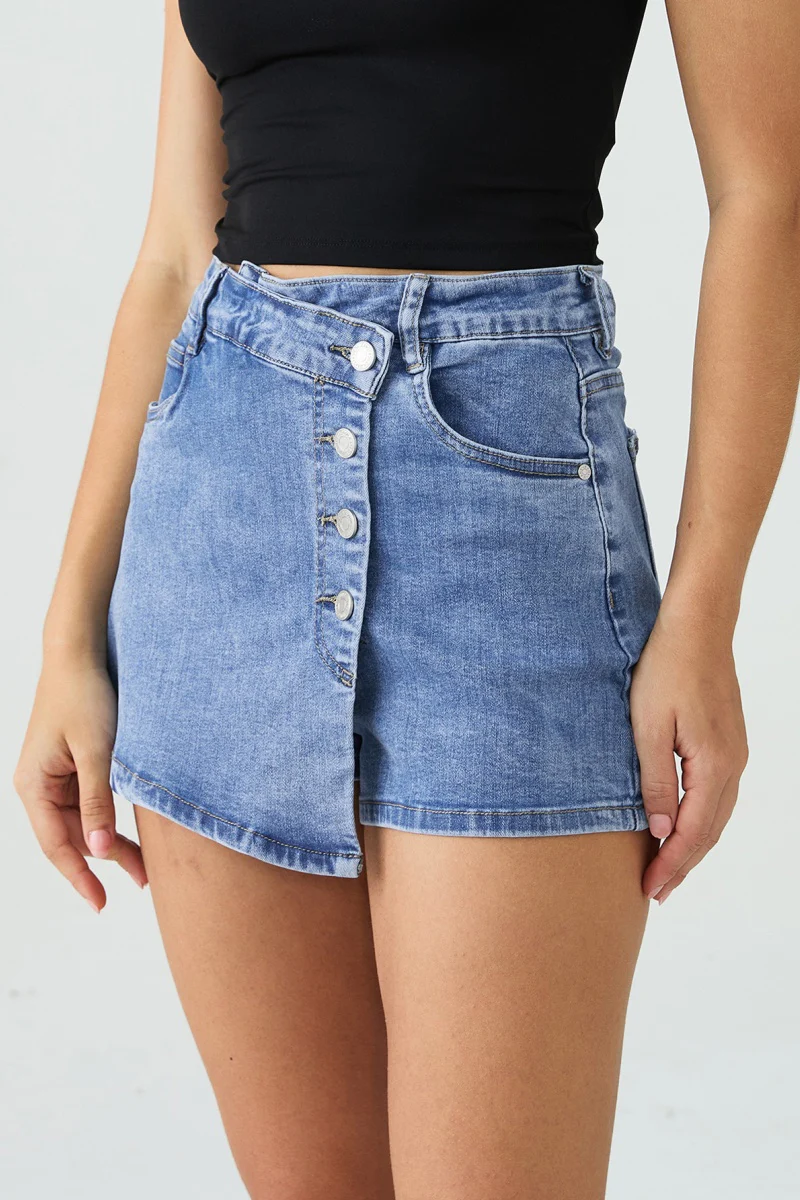 KATCH ME Mid-Rise Asymmetric Button Denim Skorts